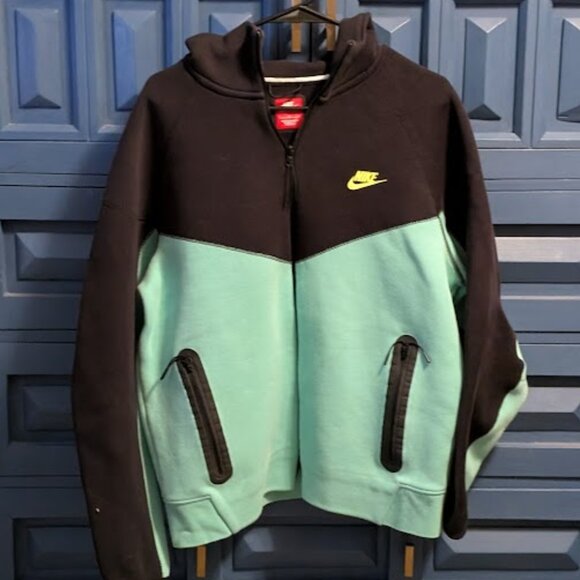 ⬇️PD⬇️NIKE Multi- Color Jacket w/ Hood - Picture 1 of 3